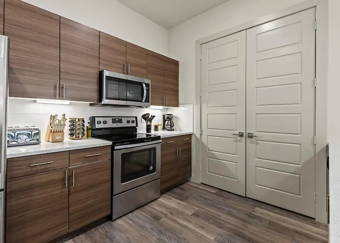 Modern Executive 1br King Bed - Walk To West 7th