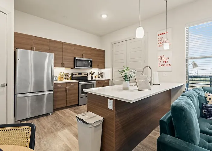 Modern Executive 1br King Bed - Walk To West 7th Apartment
