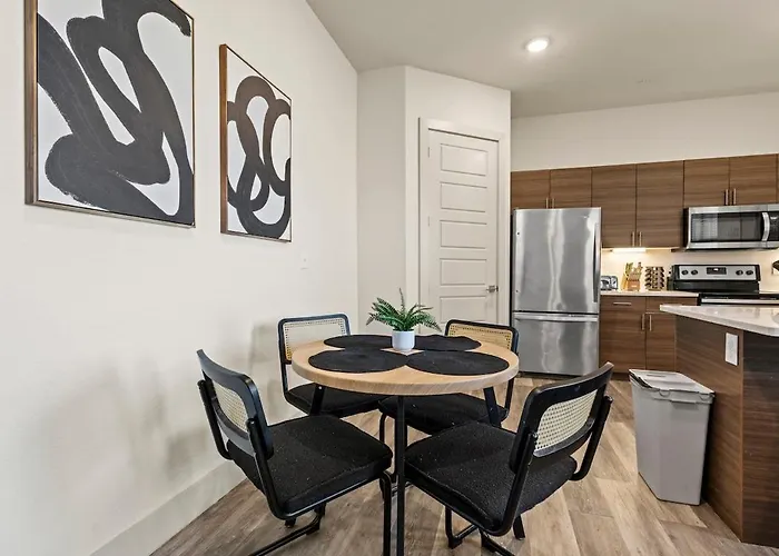 Modern Executive 1br King Bed - Walk To West 7th * Fort Worth