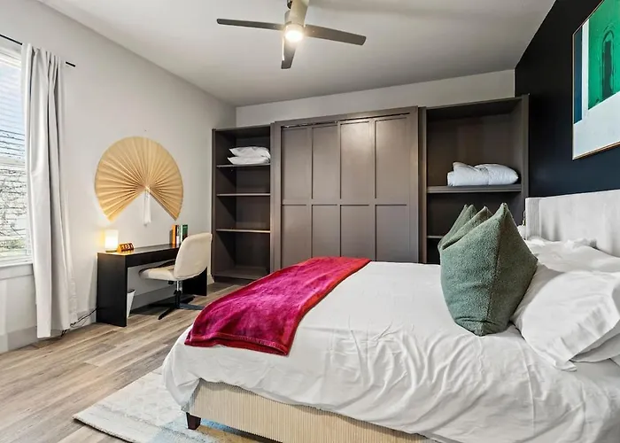 Modern Executive 1br King Bed - Walk To West 7th * Fort Worth