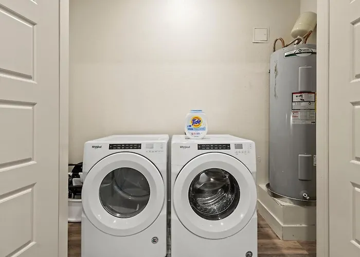 Modern Executive 1br King Bed - Walk To West 7th Apartment Fort Worth