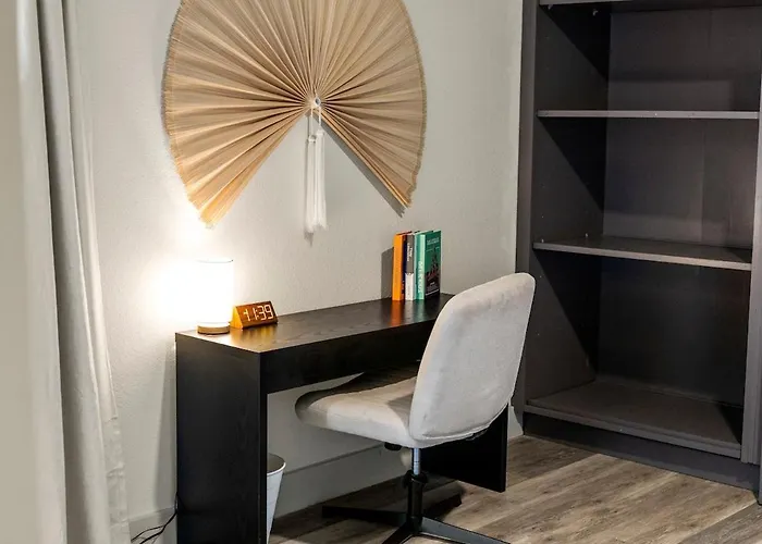 Modern Executive 1br King Bed - Walk To West 7th Apartment *