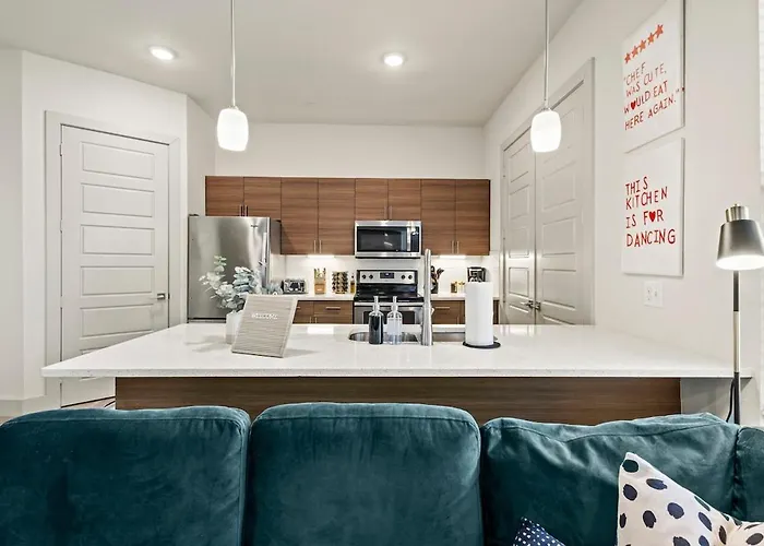 Modern Executive 1br King Bed - Walk To West 7th Apartment *