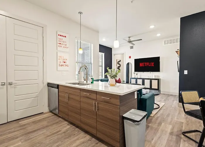 Modern Executive 1br King Bed - Walk To West 7th *