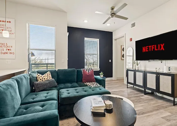 Apartment Modern Executive 1br King Bed - Walk To West 7th *