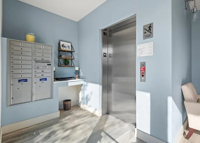Modern Executive 1br King Bed - Walk To West 7th Apartment