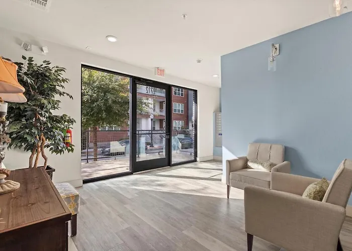 Modern Executive 1br King Bed - Walk To West 7th Apartment