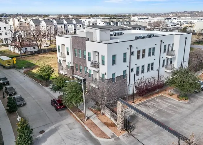 Modern Executive 1br King Bed - Walk To West 7th Fort Worth