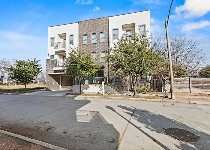 Modern Executive 1br King Bed - Walk To West 7th Apartment *